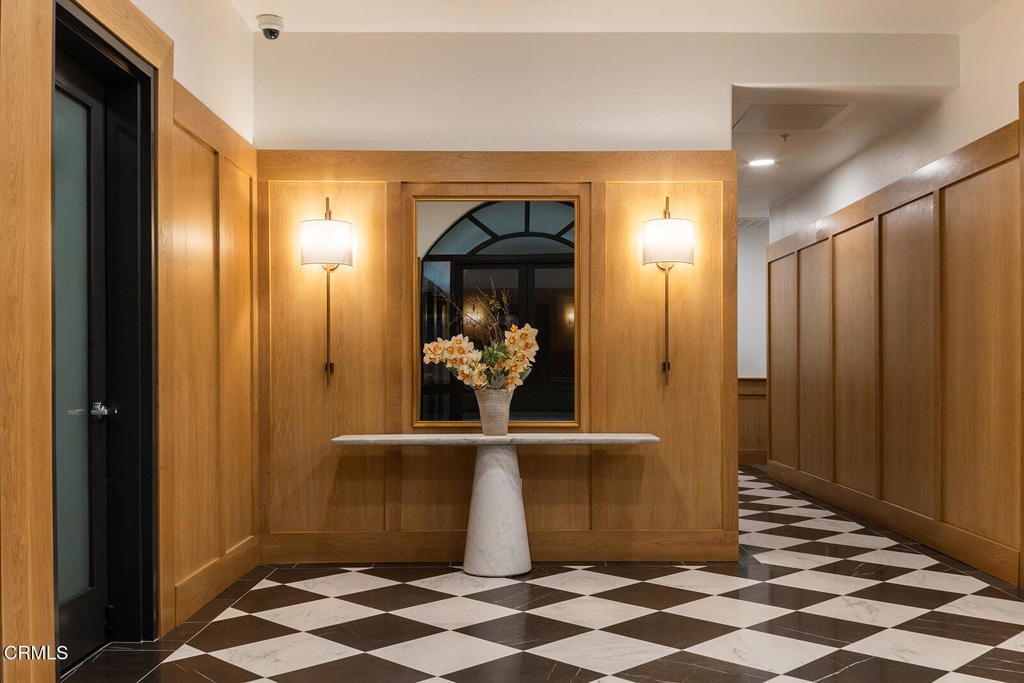 Image 4 of property listing at 124 W Colorado Street 301, Glendale, CA 91204