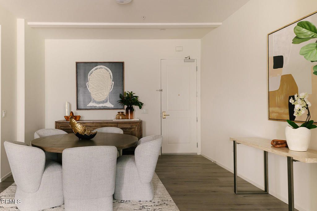 Image 42 of property listing at 124 W Colorado Street 301, Glendale, CA 91204