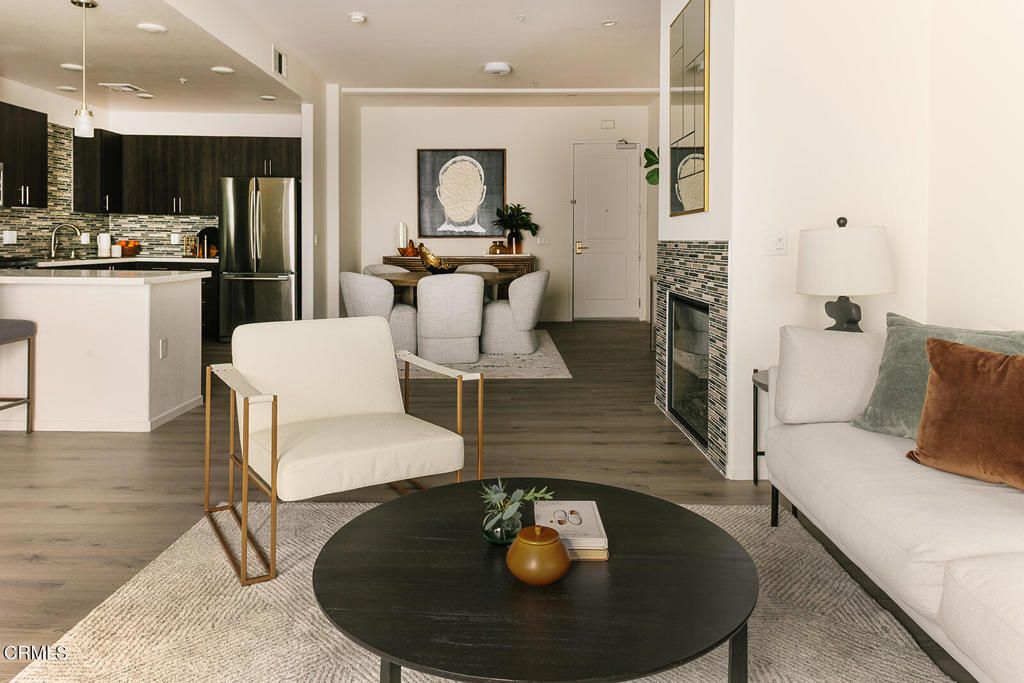 Image 45 of property listing at 124 W Colorado Street 301, Glendale, CA 91204