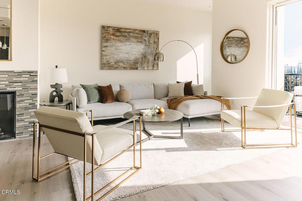 Image 51 of property listing at 124 W Colorado Street 301, Glendale, CA 91204