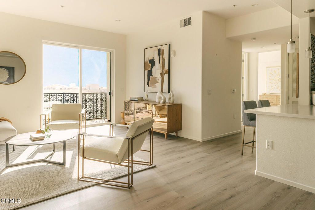 Image 57 of property listing at 124 W Colorado Street 301, Glendale, CA 91204