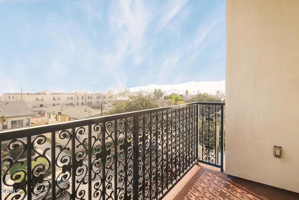 Image 58 of property listing at 124 W Colorado Street 301, Glendale, CA 91204