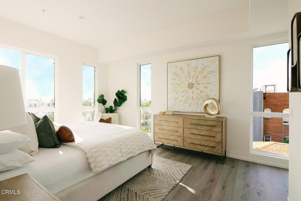 Image 68 of property listing at 124 W Colorado Street 301, Glendale, CA 91204