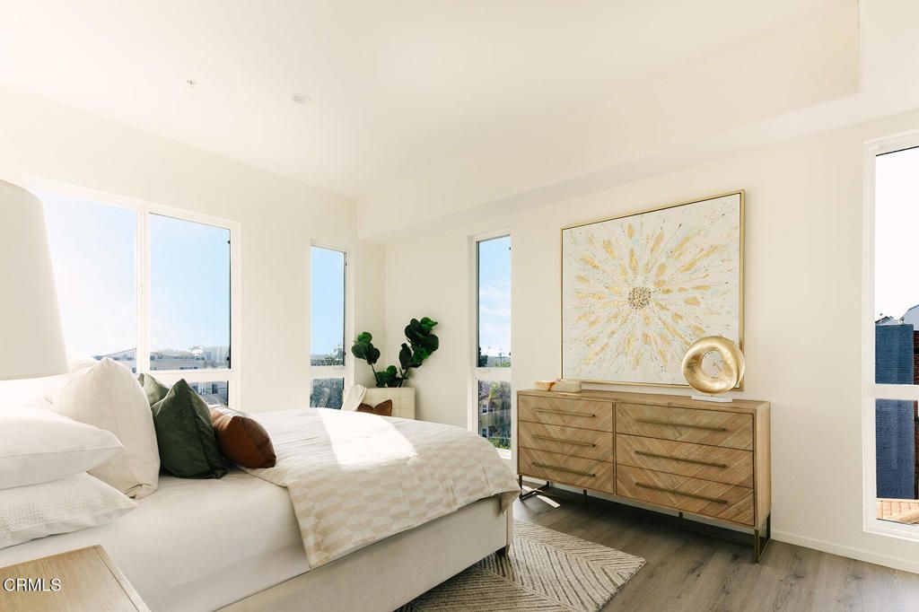 Image 70 of property listing at 124 W Colorado Street 301, Glendale, CA 91204