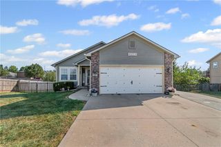 621 SW Tisha Lane, Grain Valley, MO 64029