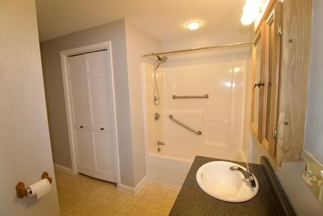 21 Pleasant St B, Merrimac, MA 01860