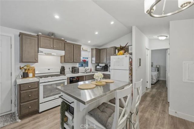 9873 Alder 4, Bloomington, CA 92316