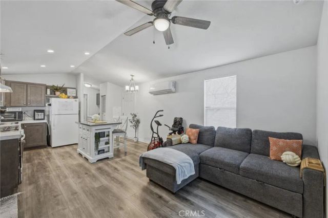 9873 Alder 4, Bloomington, CA 92316