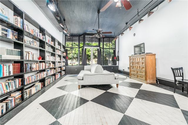 63 N Main Street, Eureka Springs, AR 72632