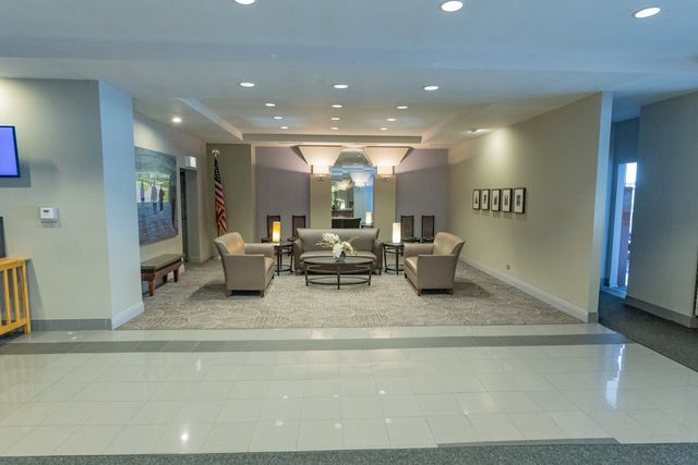 6157 N Sheridan Road 17E, Chicago, IL 60660