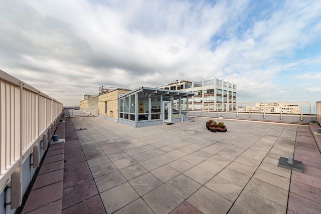 6157 N Sheridan Road 17E, Chicago, IL 60660