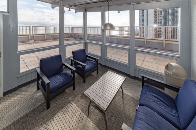 6157 N Sheridan Road 17E, Chicago, IL 60660