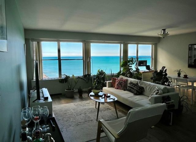 6157 N Sheridan Road 17E, Chicago, IL 60660