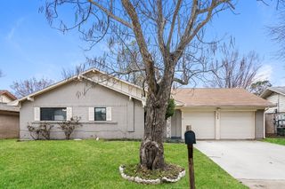 745 OAKWOOD Avenue, Hurst, TX 76053
