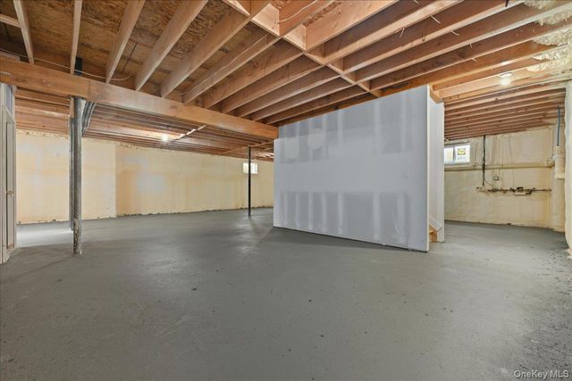 319 Blacksmith Road W, Levittown, NY 11756