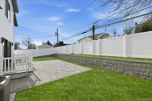 319 Blacksmith Road W, Levittown, NY 11756