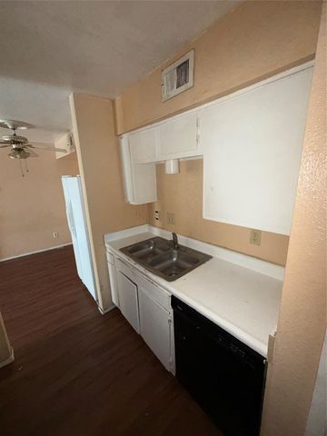 6200 W Tidwell Road 1903, Houston, TX 77092