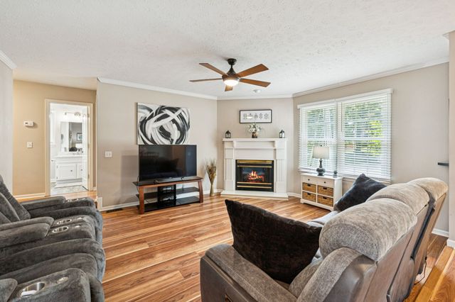 1008 Ash Cir, La Vergne, TN 37086