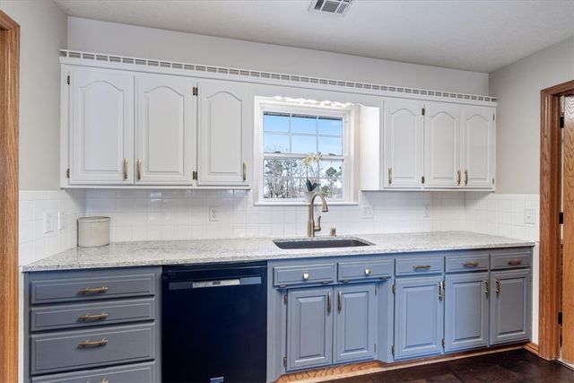 29 Indian Wells Drive, Holiday Island, AR 72631