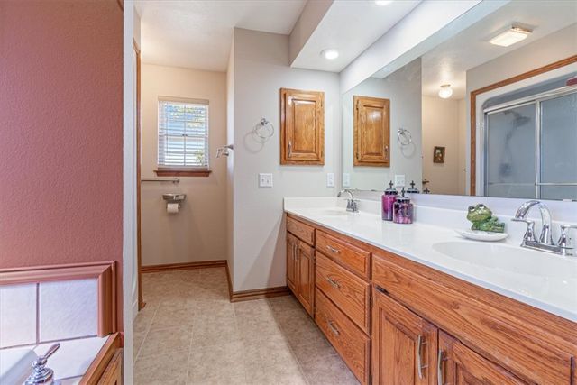 29 Indian Wells Drive, Holiday Island, AR 72631