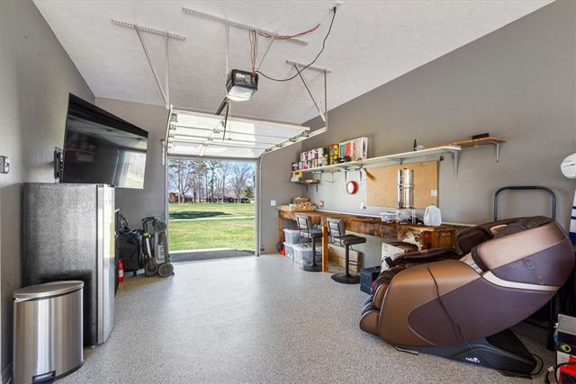 29 Indian Wells Drive, Holiday Island, AR 72631