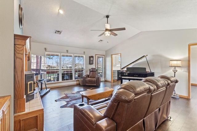 29 Indian Wells Drive, Holiday Island, AR 72631