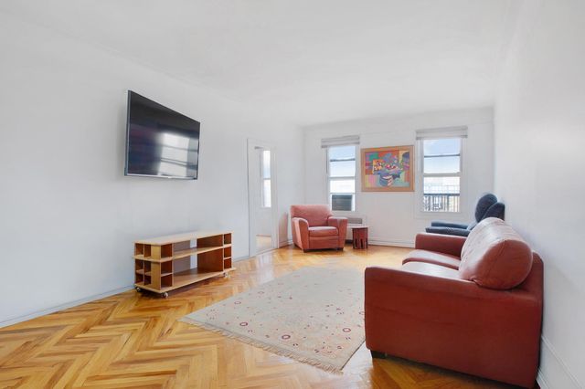 687 W 204th St Apt 6D, New York City, NY 10034