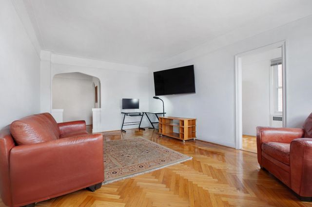 687 W 204th St Apt 6D, New York City, NY 10034