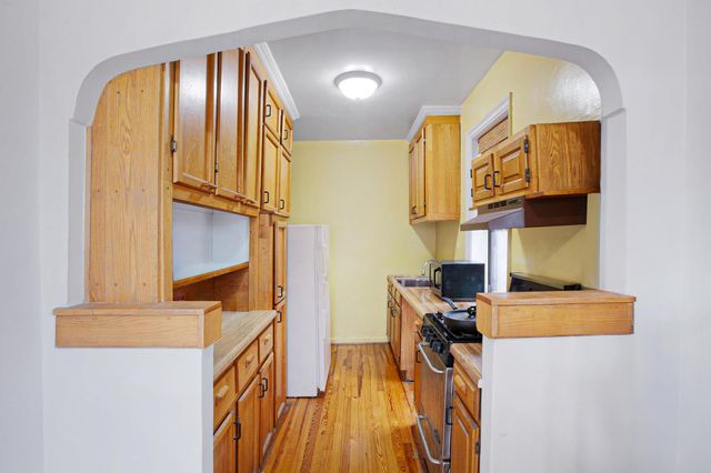 687 W 204th St Apt 6D, New York City, NY 10034