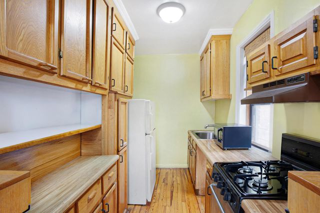 687 W 204th St Apt 6D, New York City, NY 10034