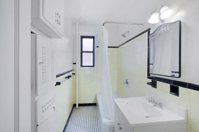 687 W 204th St Apt 6D, New York City, NY 10034