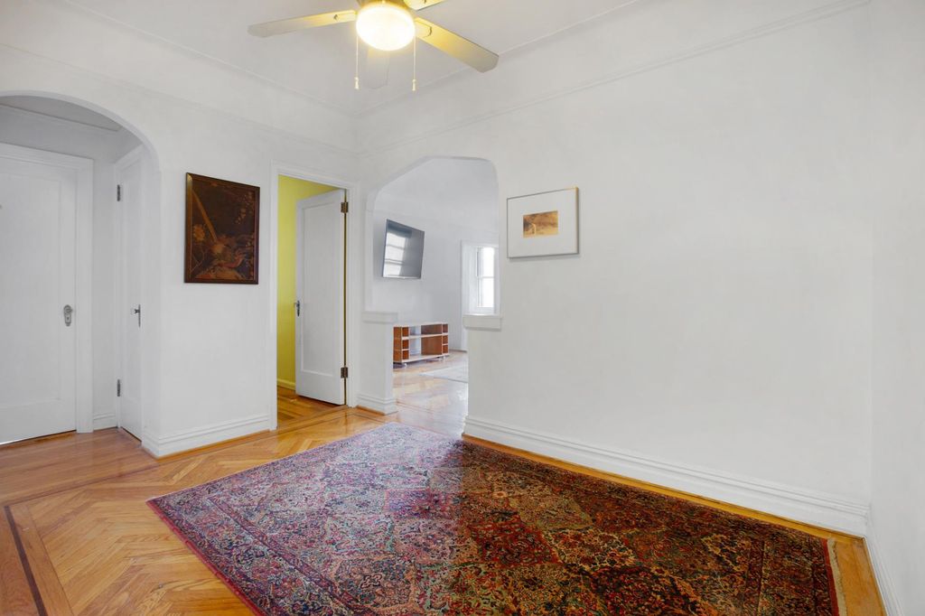 687 W 204th St Apt 6D, New York City, NY 10034