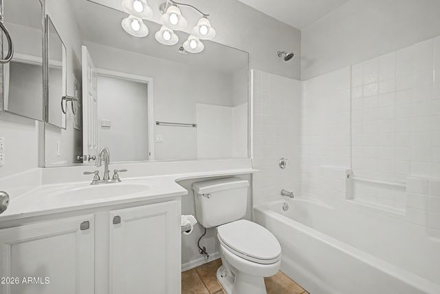 1633 E LAKESIDE Drive 135, Gilbert, AZ 85234