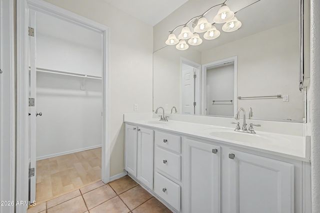 1633 E LAKESIDE Drive 135, Gilbert, AZ 85234