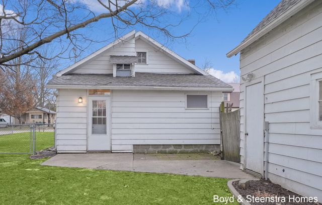 183 3rd Street Ne, Cedar Springs City, MI 49319