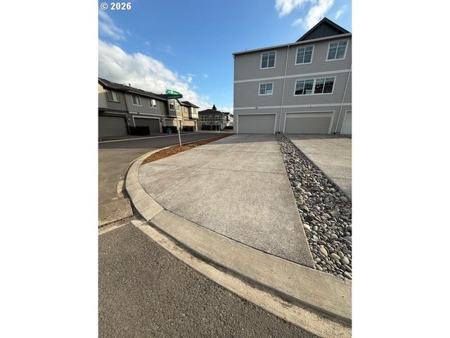 5139 Se THORNAPPLE St, Hillsboro, OR 97123