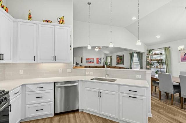 185 Dogvane CIR, Kyle, TX 78640