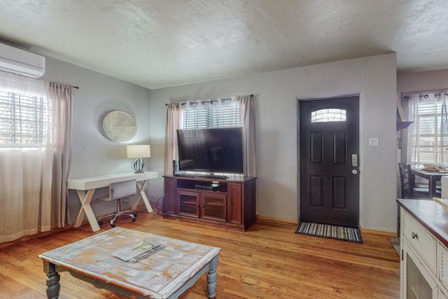 2635 Monroe Street NE, Albuquerque, NM 87110