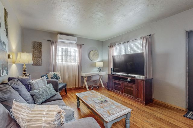 2635 Monroe Street NE, Albuquerque, NM 87110