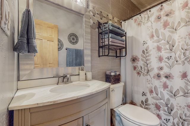 2635 Monroe Street NE, Albuquerque, NM 87110