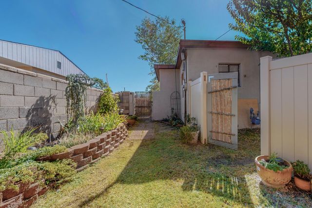 2635 Monroe Street NE, Albuquerque, NM 87110