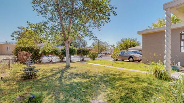 2635 Monroe Street NE, Albuquerque, NM 87110