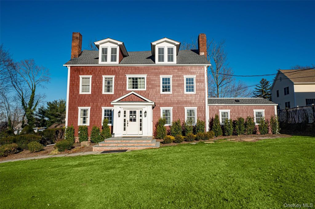 68 Nassau Road 2nd Floor, Huntington, NY 11743