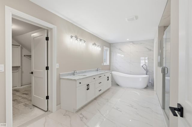 54679 White Pine Lane, Shelby Twp, MI 48315