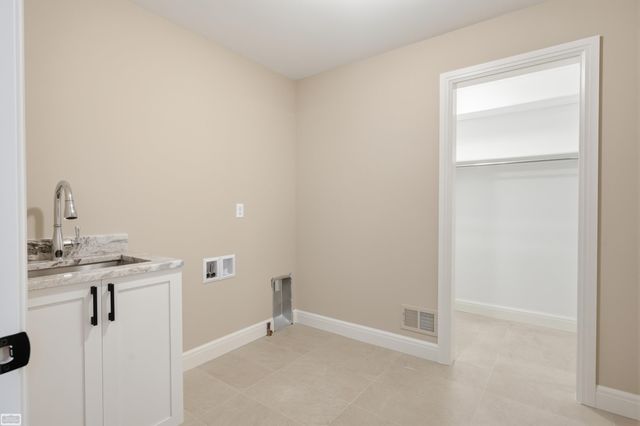 54679 White Pine Lane, Shelby Twp, MI 48315