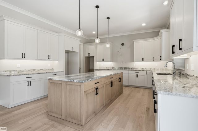 54679 White Pine Lane, Shelby Twp, MI 48315