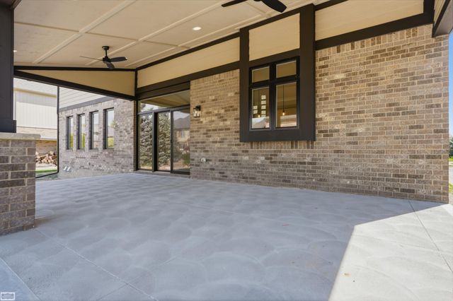 54679 White Pine Lane, Shelby Twp, MI 48315