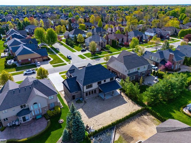 54679 White Pine Lane, Shelby Twp, MI 48315