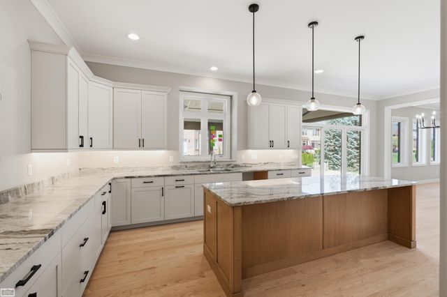 54679 White Pine Lane, Shelby Twp, MI 48315