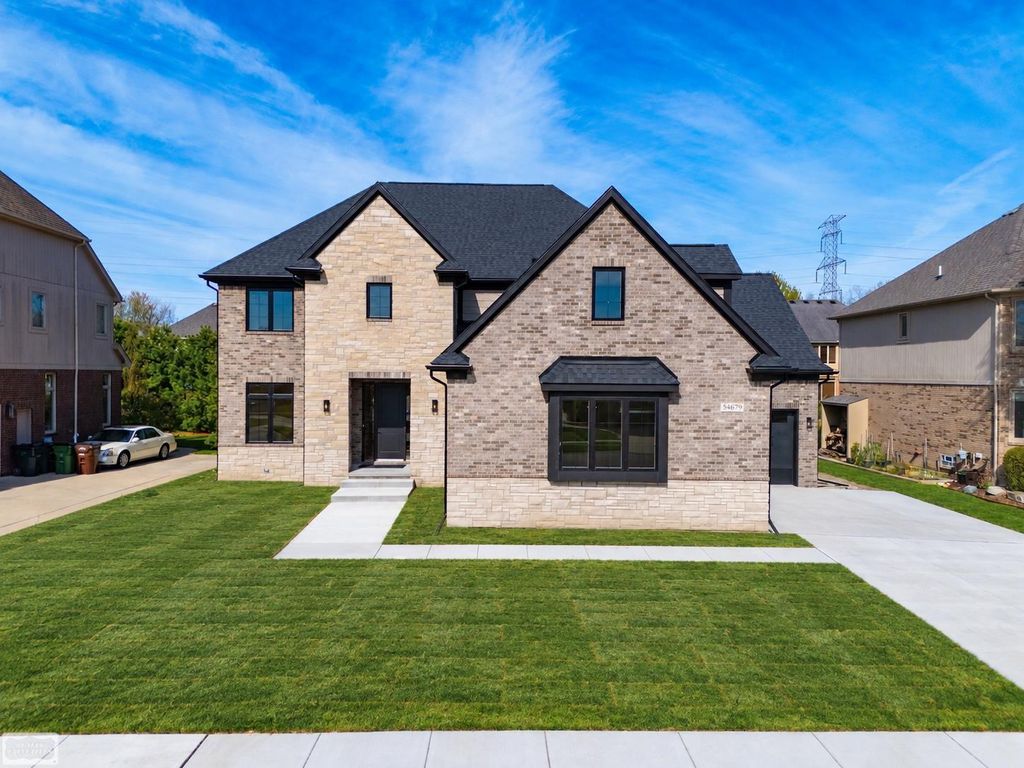54679 White Pine Lane, Shelby Twp, MI 48315